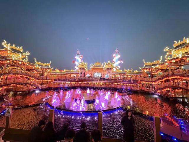 “来开封不是看风景，是真的走进了另一个世界”