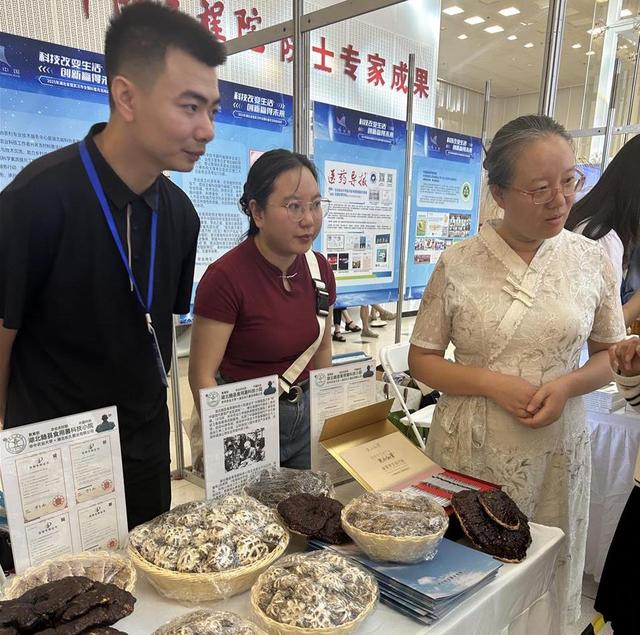科技小院现场展示“硬核科技”！2025年湖北省全国科普月带来科普盛宴