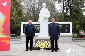 缅怀先烈 致敬英雄 |“党史”与“党网” 联合开展清明祭扫活动图片