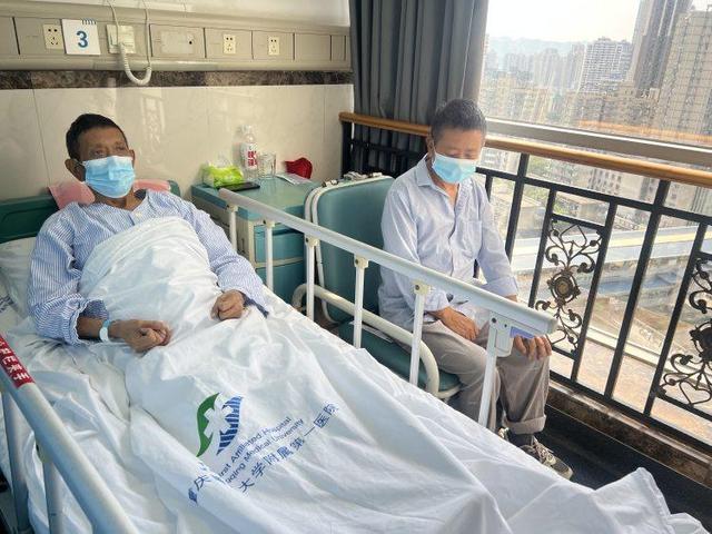 重庆完成首例成人亲体辅助肝移植