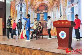 天津市耀华中学红桥学校举办第二届“桃花戏剧节”图片