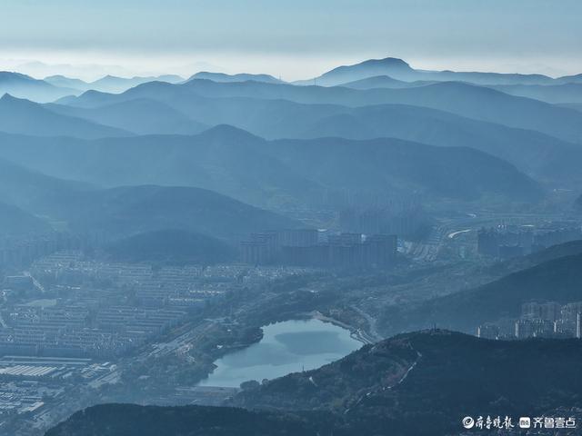 远瞰南部山区，连绵起伏