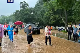 广西桂林本轮强降水过程已趋于结束，漓江市区段正缓慢退水图片
