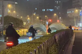 破解非机动车夜间过江难 小变革彰显大担当视频封面