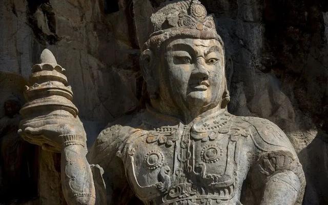 “一生总要去一次龙门石窟”