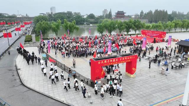 荆州区：全民携手迎国庆 万步同心创5A 环城健步走焕发古城新风貌