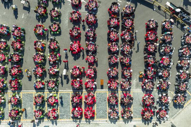 千人同席结良缘，百锅同沸暖龟峰——龟峰山景区“王婆说媒”引爆冬日浪漫热潮