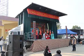 共叙家乡情，淅川县曲剧团巡演走进舞钢市尚店镇移民安置点图片