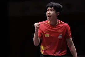 世乒赛｜王楚钦谈球拍受损事件：场上有些别扭，好在没犯大错图片