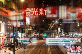 香港特区户外霓虹灯招牌夜幕下璀璨依然图片