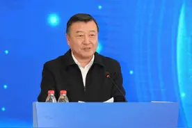 住房城乡建设部部长倪虹参加工程建设领域应用基础理论研究论坛图片