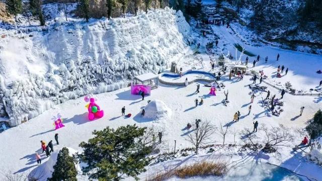 淄博潭溪山匠心雕琢“冰瀑节”