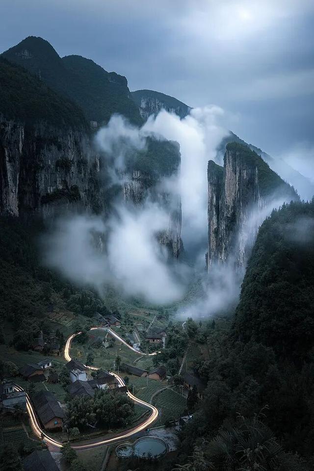 中国最诗意的小城，藏在三峡之巅