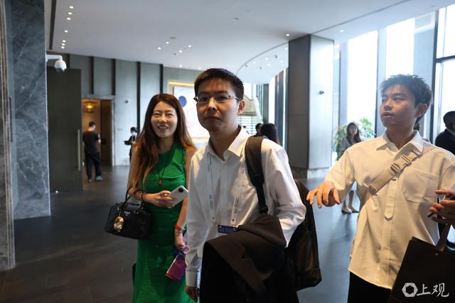 城事｜现身人工智能大会，王兴兴连说“我现在好忙，后面事好多”