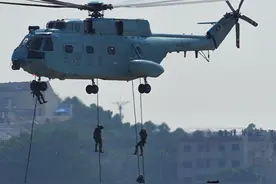 神兵天降 海军陆战队珠海航展亮相 协同突击作战现场上演图片