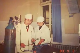 “晚1分钟就没救”的小男孩，成了博士图片