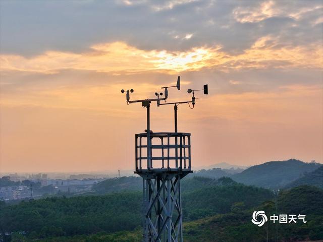 钦州：2025 年最后一场日落