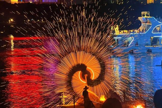 【邕江夜游&南宁火秀】一张船票，解锁双倍浪漫！