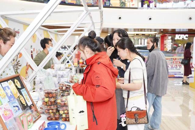 文津奖好书、丰收市集、换书盲盒……阅彩城“变身”城市文化会客厅