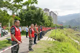 榕江开展军地防洪抢险应急演练图片