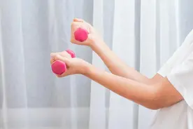 5种在家就能做的睡前运动，能让睡眠不自觉变好！图片