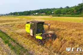 智慧农机“慧”种田图片