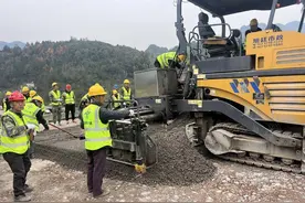 寒季“燃”斗志 宜来高速鹤峰东互通连接线工地“热”潮奔涌 “进度条”再刷新图片