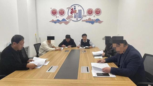 东港：进“一扇门”  解“万家盼”