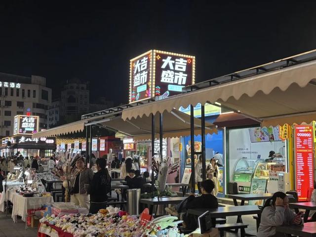吉安夜游地标｜“大吉盛市”点亮城市烟火气，集装箱背后藏着一座城的浪漫！