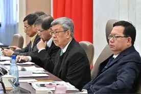 岛内一岁男童遭保姆凌虐致死引社会哗然，台行政机构负责人致歉图片