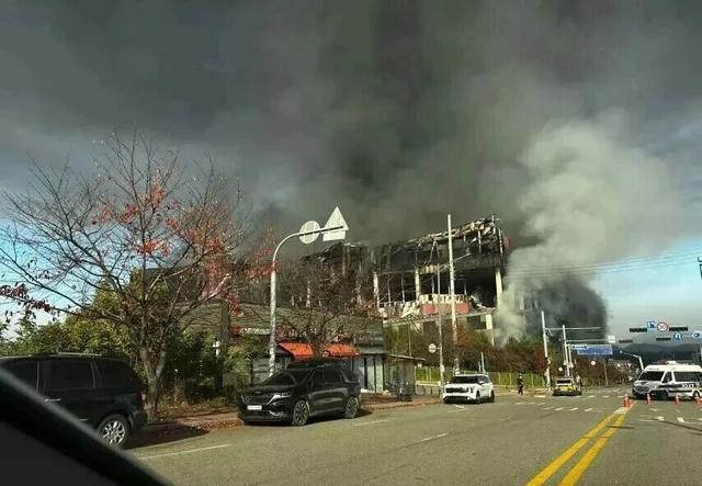 亚洲规模最大的时尚物流中心大火烧了60小时，超1000万件衣服鞋子等物品被烧毁，多家订单被迫取消