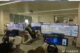 萝卜快跑遇到查酒驾完美绕行 网友：真怀疑是人远程开的图片