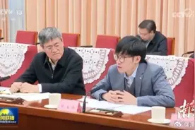 爆火！Deepseek登顶苹果中国及美国免费应用榜，创始人是湛江人图片