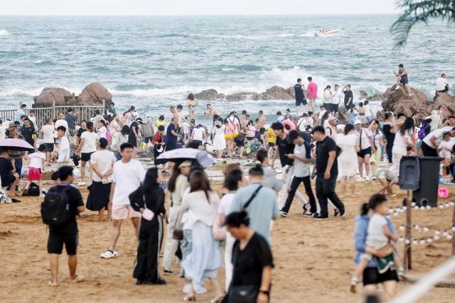海边纳凉人气旺