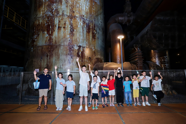 夏夜探秘工业文明！杭州图书馆这群小读者走进杭钢公园“钢铁研学”