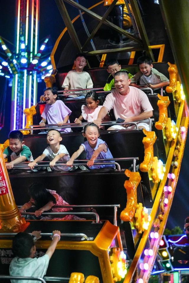 在青岛西海岸新区金沙滩啤酒城，体验一场亲子“慢”游记