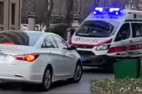 新闻多一度丨私家车不让救护车引关注，可以避让而未避让涉嫌违法吗？图片