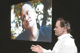 AI使生活更高效，而艺术让我们慢下来图片