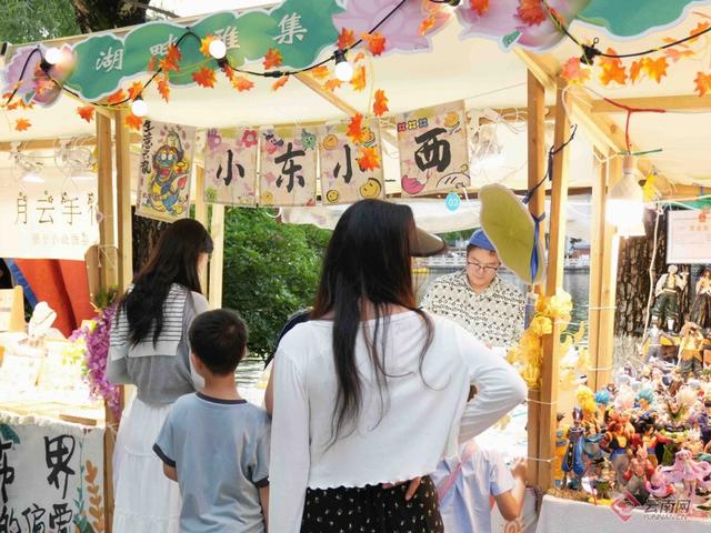 【高清组图】翠湖荷花盛放 日均吸引超3.6万人次赏花