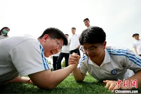 河北邢台：趣味减压迎高考图片