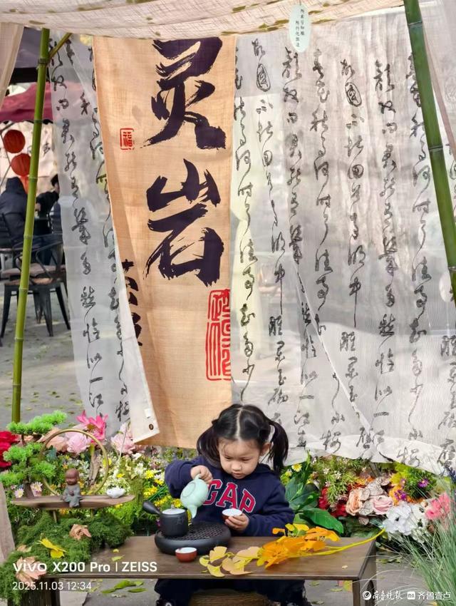 游人争相打卡灵岩寺