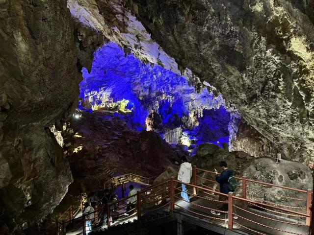 日均超3000人次 织金洞景区秋冬旅游持续升温