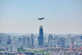 “祥云”腾空起 云端瞰泉城——AS700载人飞艇济南首飞成功 开启低空经济创新应用新篇章图片