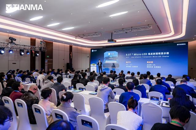 未来任何玻璃皆可成屏，这家企业在进博会秀出透明显示技术关键突破