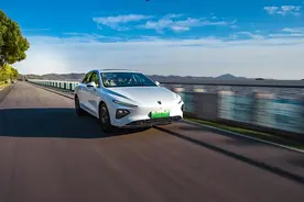 重塑纯电家轿新认知，荣威D7 EV首推超长续航版图片