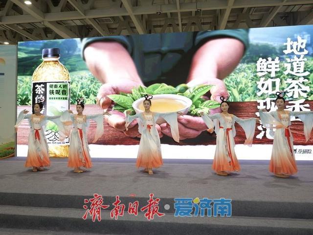 2025中国（济南）“泉·茶”国际文化艺术周启幕，泉韵茶香引中外宾客共赏