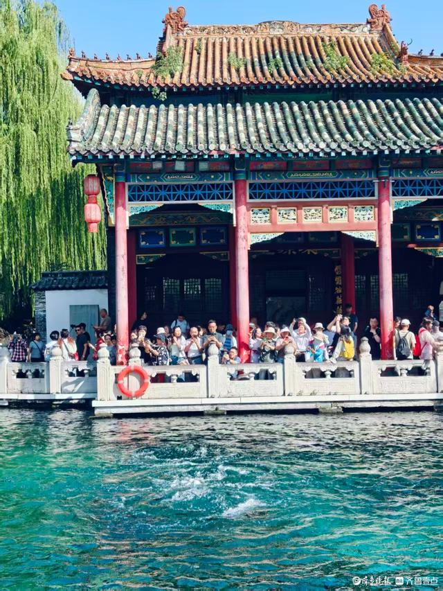 秋高气爽，趵突泉的美景信手拈来