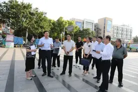 长清区委常委、副区长张广大到崮云湖街道调研构建消费新场景工作图片