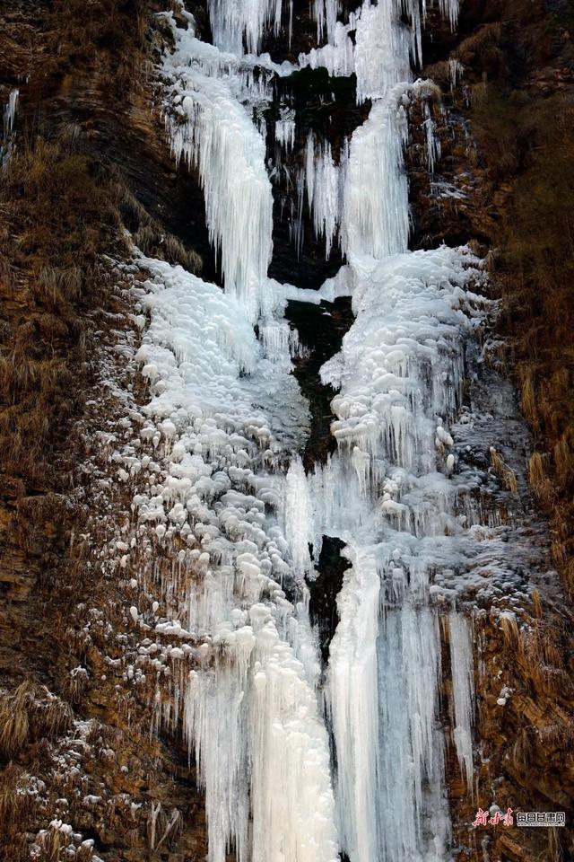 雪岭雾凇映冰帘 宕昌官鹅沟赏冰雪正当时