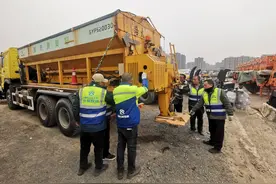 冬·暖郑州｜寒潮来袭，郑州城管全力应对2025年首场降雪图片
